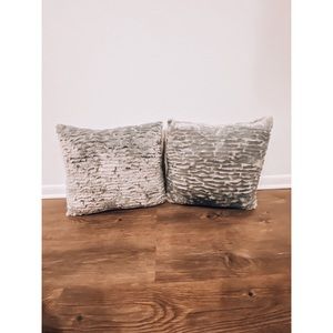 Gray velvet pillow set